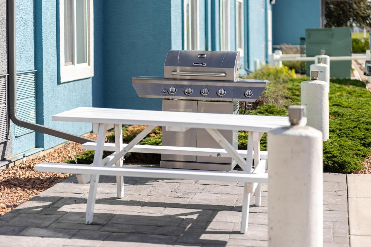 Home Inn Medicine Hat Εξωτερικό φωτογραφία