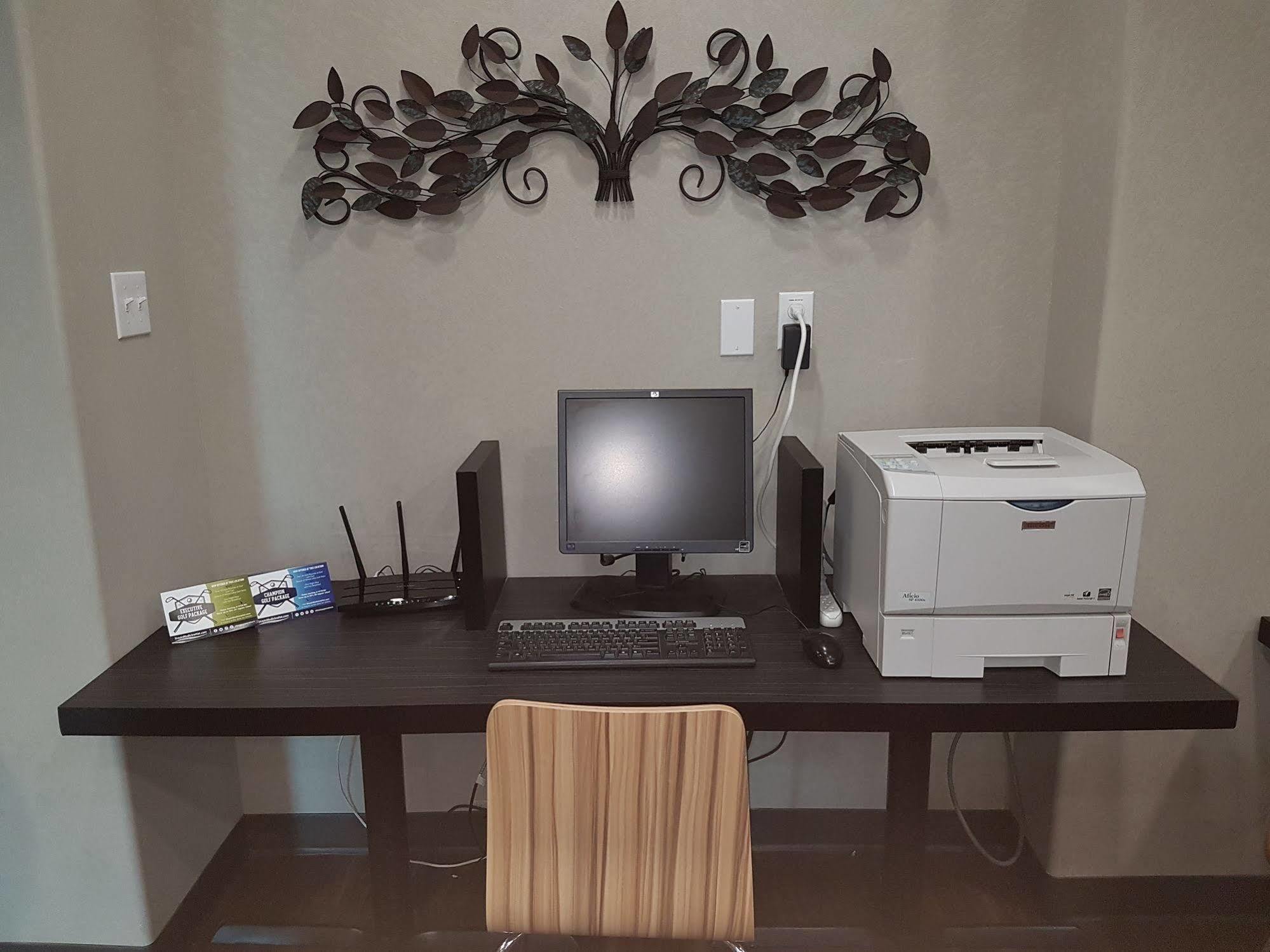 Home Inn Medicine Hat Εξωτερικό φωτογραφία