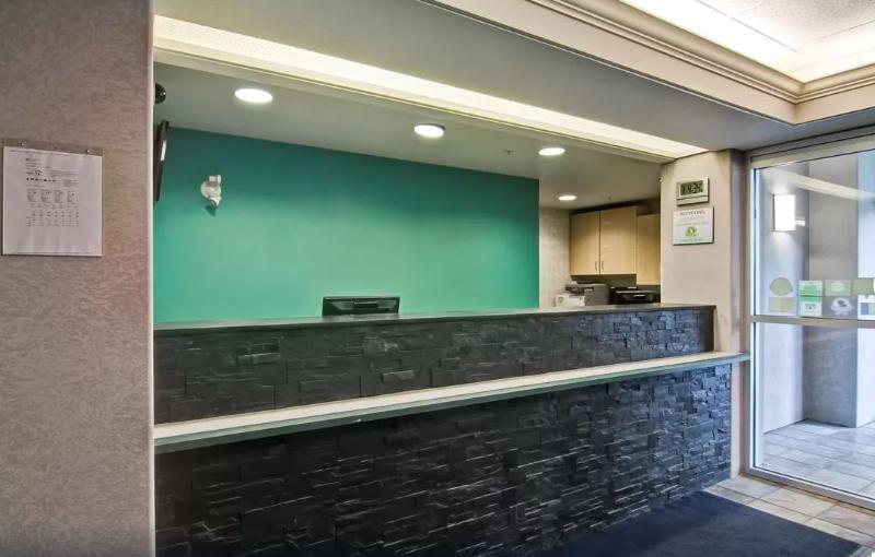Home Inn Medicine Hat Εξωτερικό φωτογραφία